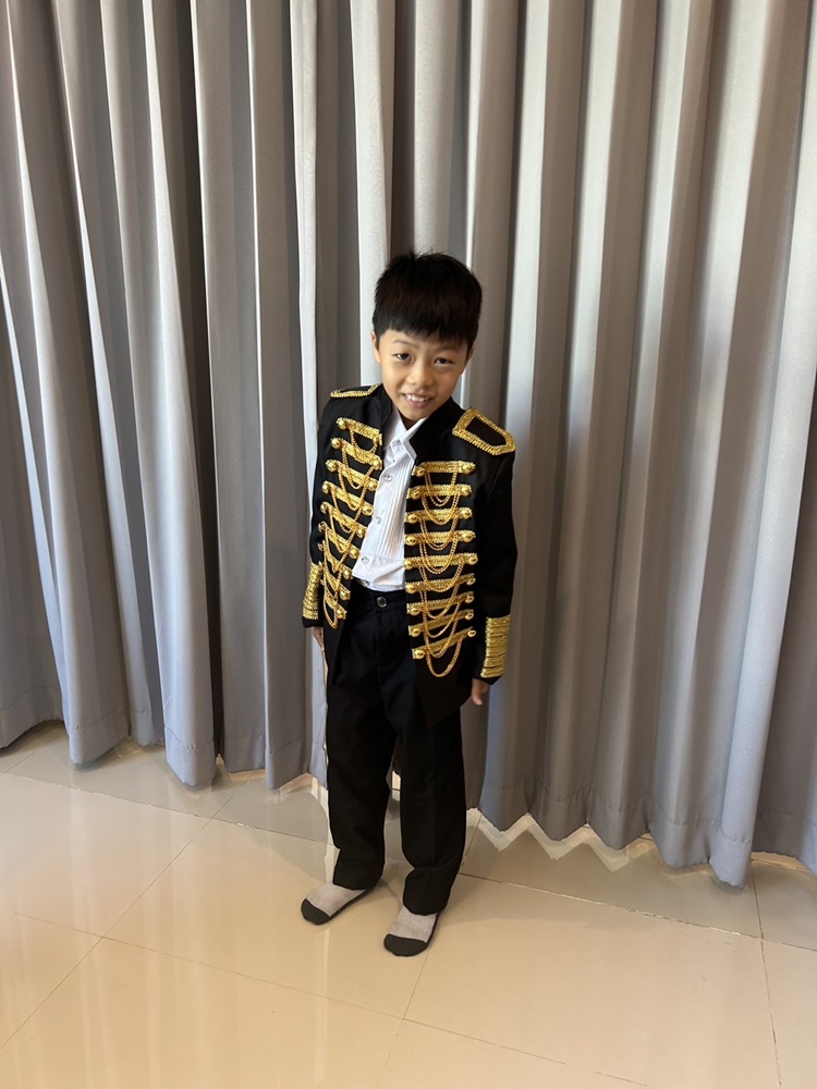 พร้อมเช่า ชุดสูทเด็กชาย สีดำพู่ประดับทอง เครื่องแบบทหารสไตล์ยุโรป (ไซส์ 140,150)