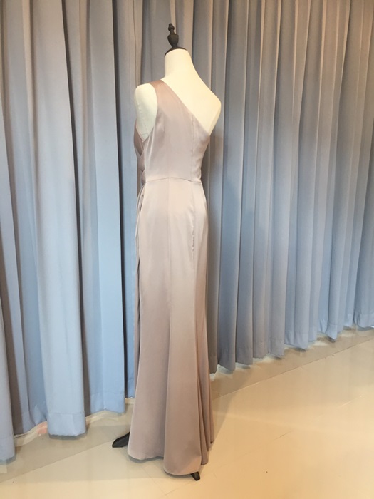 พร้อมเช่า ชุดราตรียาว ชุดเดรส ไหล่เฉียง จับเดรปหน้า สีน้ำเงิน สีกรมท่า