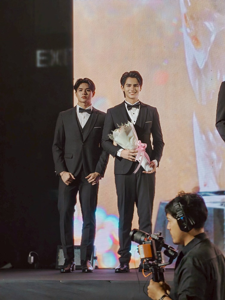 พร้อมเช่า ชุดสูทชาย สีดำ คลาสสิก รุ่นกระดุมเดียว (พร้อมเสื้อกั๊ก)