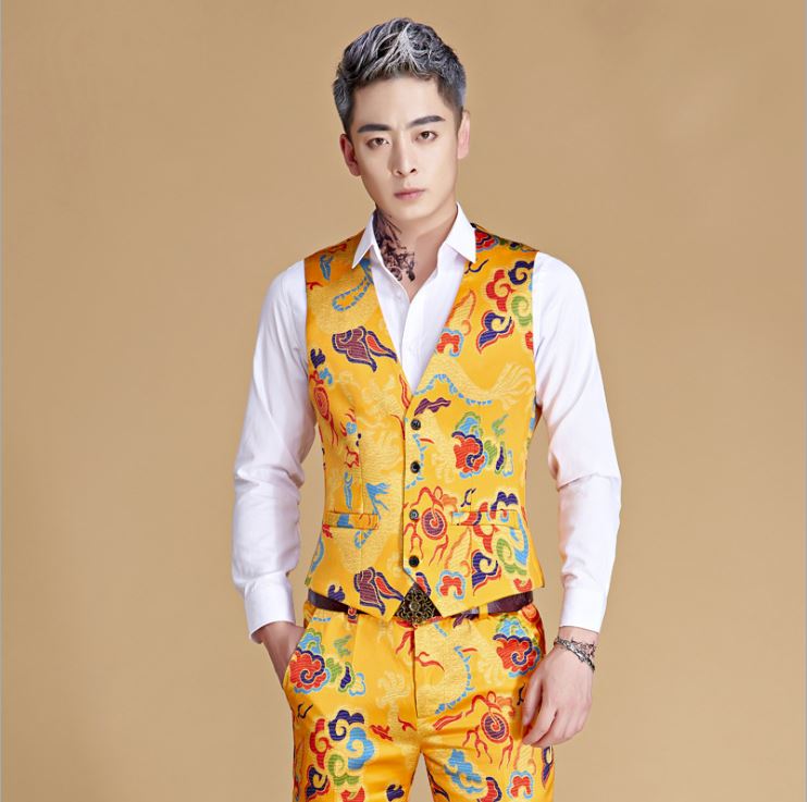 พร้อมเช่า ชุดสูทจีนชาย สีเหลืองทอง พิมพ์ลายกราฟฟิก สไตล์จีน *ไม่มีเสื้อกั๊ก*