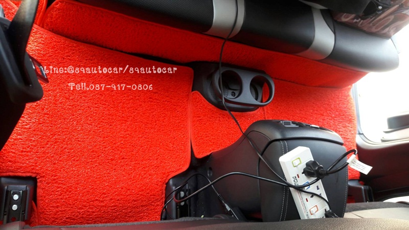 พรมดักฝุ่นไวนิล Nissan Navara 4 ประตู ไวนิลสีแดงขอบแดง