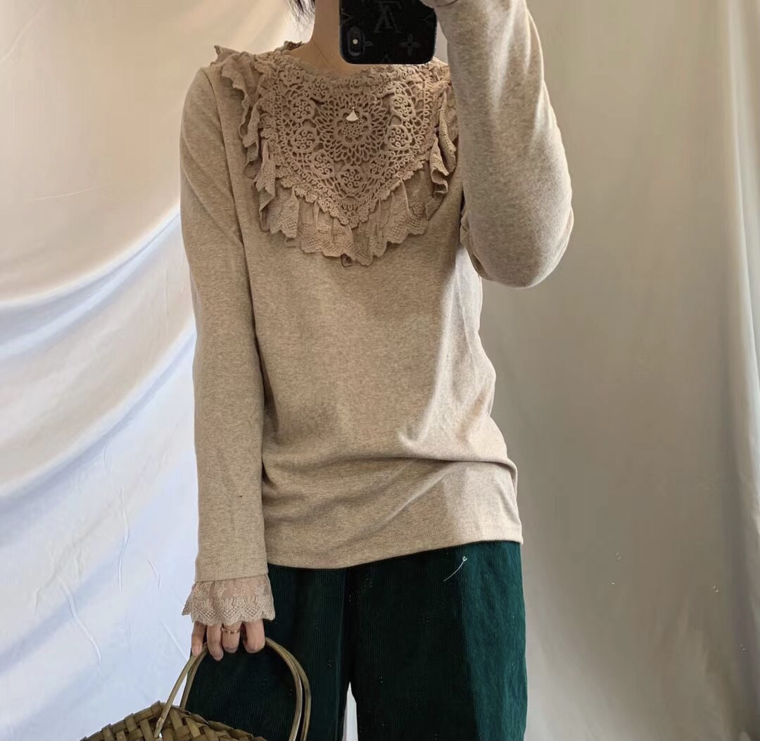 เสื้อยืดแต่งระบายลูกไม้