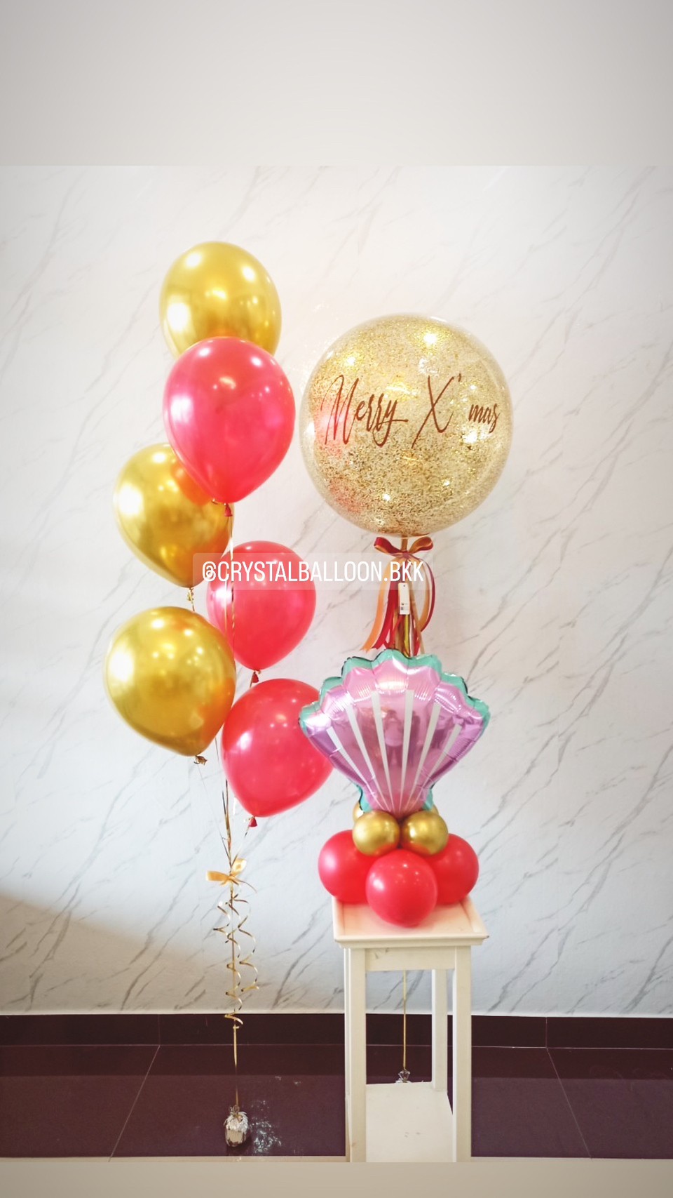 ลูกโป่ง Christmas Bubble ขนาด 24" สีทอง พร้อม ช่อลูกโป่ง 6 ลูก 1 ช่อ พร้อมตกแต่ง ฟอยล์หอย ตั้งฐาน 1 ชิ้น สามารถเปลี่ยนสีลูกโป่ง/เปลี่ยนข้อความ/เปลี่ยนสี-ฟอยล์ตกแต่ง/เปลี่ยนขนาดได้