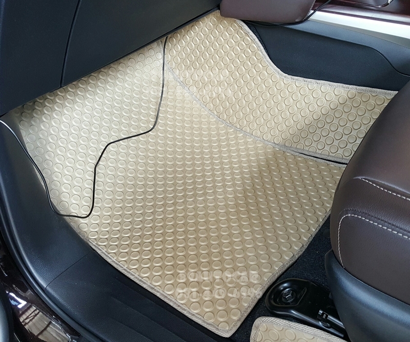 พรมกระดุมรถยนต์ Toyota Fortuner 2015-2022 กนะดุมสีครีม