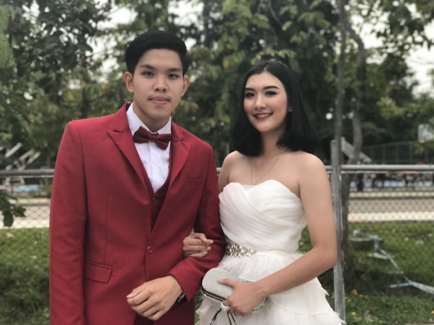 พร้อมเช่า ชุดสูทชาย สีไวน์แดง เข้ารูป พร้อมเสื้อกั๊ก