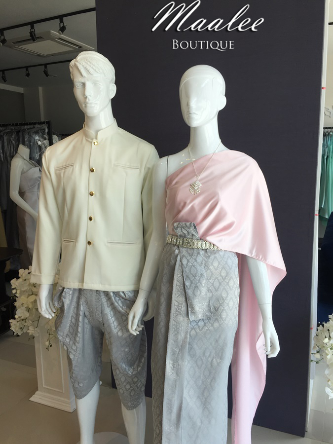 เช่า ชุดไทย ชุดเพื่อนเจ้าสาว ชุดไทยผ้าถุงสีเทาเงิน สไบเรียบ สีชมพูอ่อน