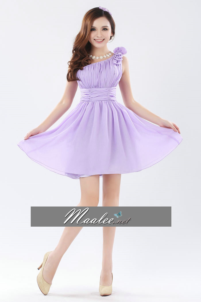 พร้อมส่ง ชุดราตรีสั้น เกาะอก ไหล่เดียว สีม่วง Lavender แต่งดอกไม้ช่วงไหล่