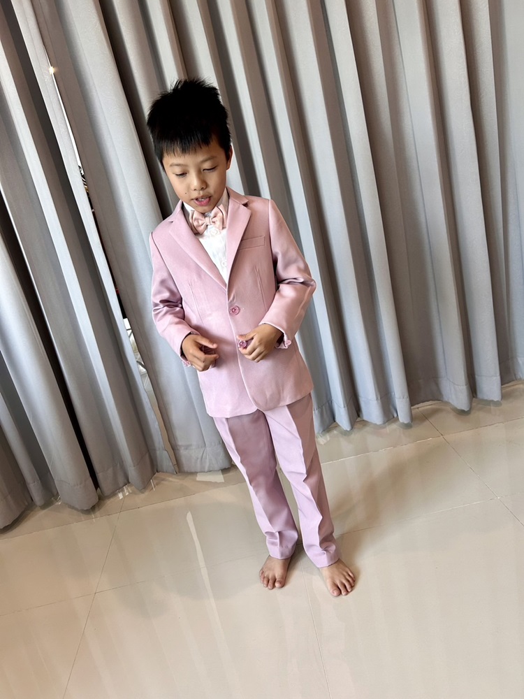 พร้อมเช่า ชุดสูทเด็กชาย สีชมพู 2 กระดุม งานตัด