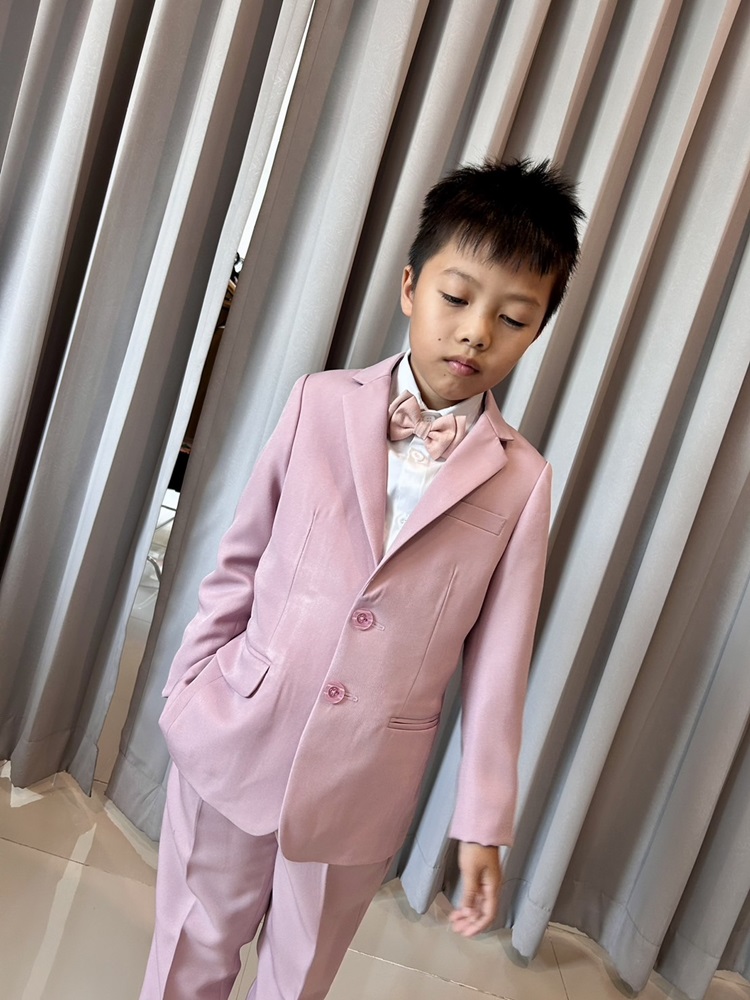 พร้อมเช่า ชุดสูทเด็กชาย สีชมพู 2 กระดุม งานตัด