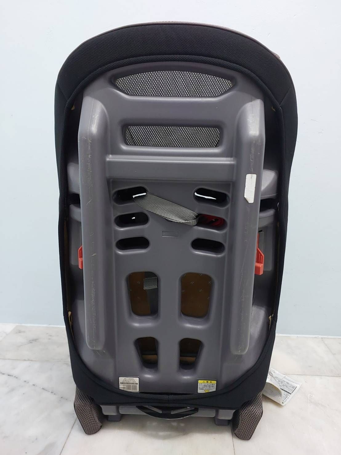 [มือสองสภาพดี] Combi Booster Seat บูสเตอร์ซีท สำหรับเด็กโตสีเทา-ดำ ทำความสะอาดแล้ว พร้อมใช้งาน