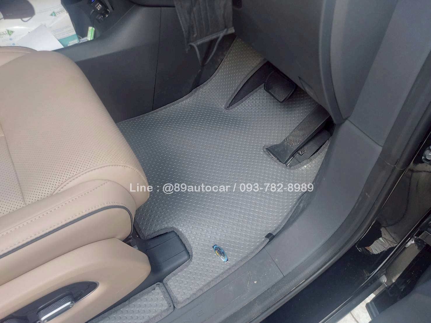 ผ้ายางปูพื้นรถยนต์ Xpeng X9 ปูกระดุมเล็ก PVC สีเทา
