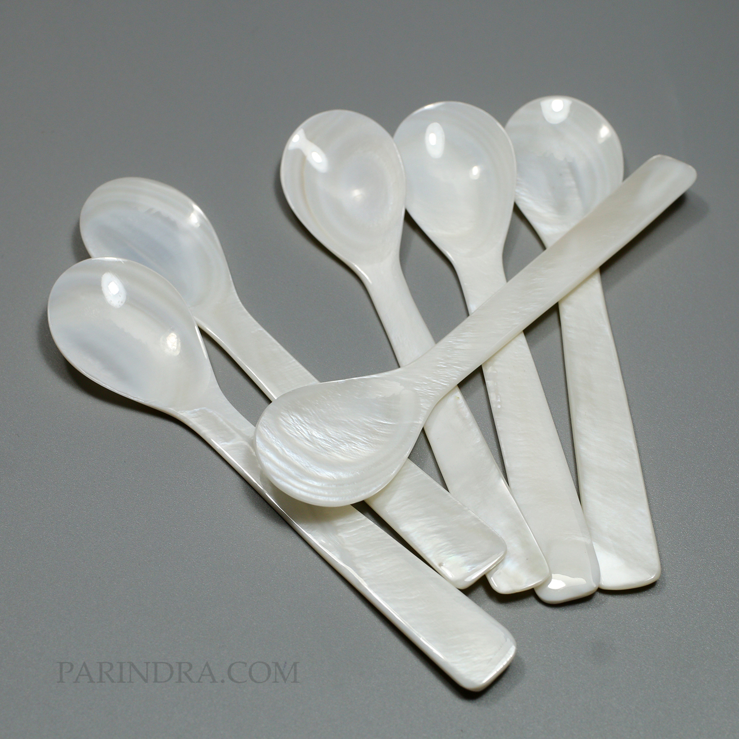 ช้อนเปลือกหอยแท้ ทำจากเปลือกหอยกาบ ขนาด 5 นิ้ว ใช้ตักเครื่องสำอาง หรือ อาหารอื่นๆ