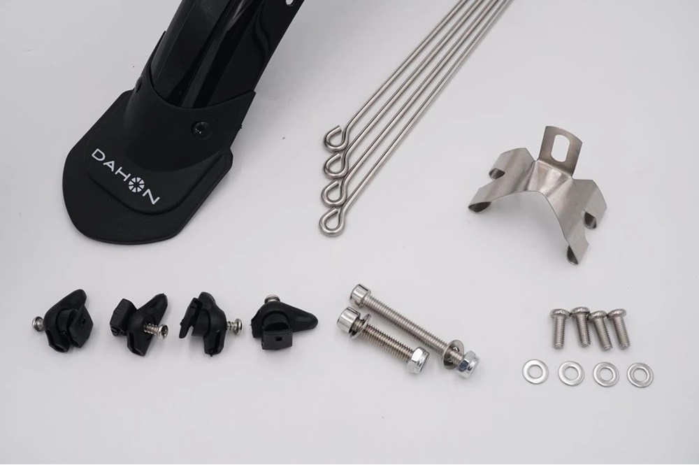 บังโคลนจักรยาน DAHON Fender set 16", 20" V-Brake, 20" Disc Brake ผลิตจากพลาสติก PP มีให้เลือก สำหรับล้อ 16", 20" วีเบรก และ 20" ดิสเบรก.