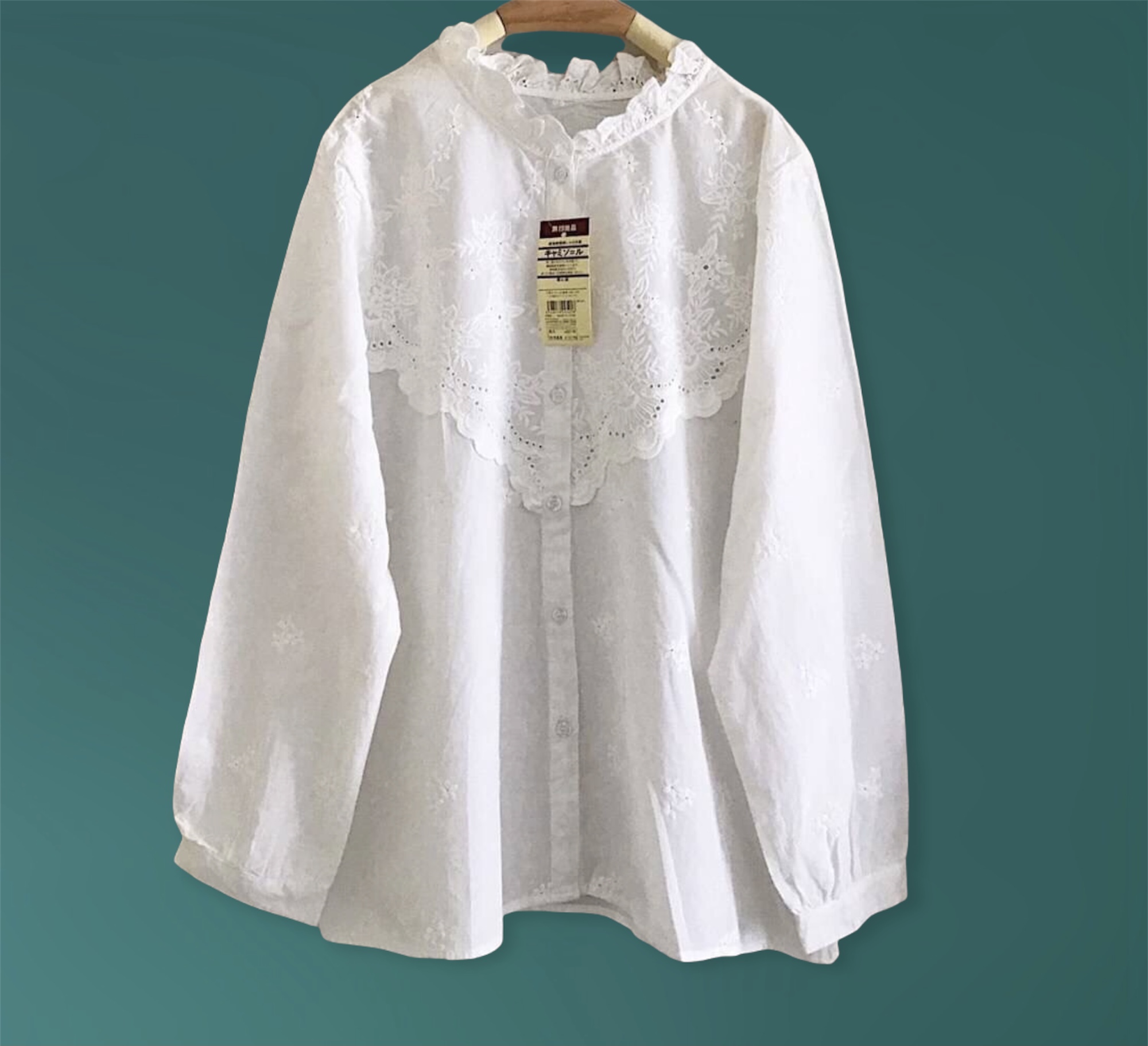 เสื้อผ้าฝ้ายลายปักลูกไม้แต่งคอระบาย