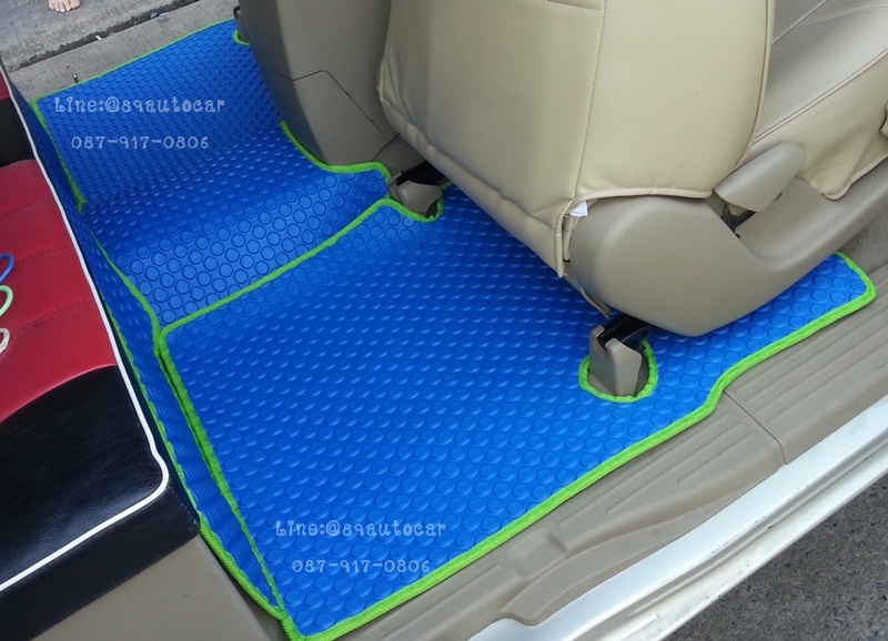 ผ้ายางปูพื้นรถยนต์ Toyota Vigo Cab กระดุมสีฟ้าขอบเขียว