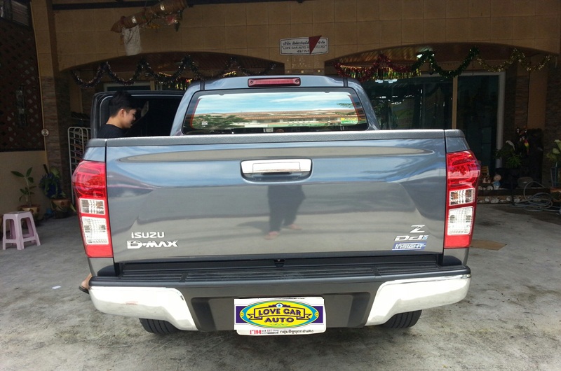 ขายยางปูพื้นรถเข้ารูป Isuzu D-Max 2012-2017 4 ประตู ลายธนูสีแดงขอบดำ