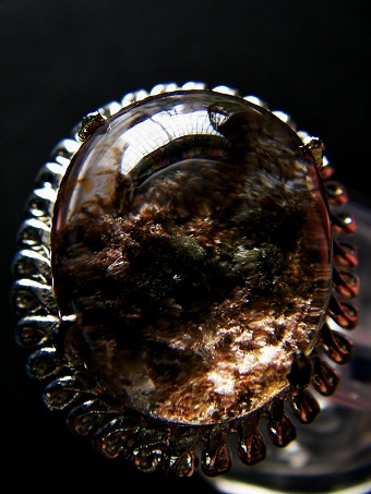 QU0038 แก้วปวกวรรณสาม อันประกอบพร้อมสามวรรณะ คือ ปวกเขียว ปวกทอง และปวกแดง(ปวกครั่ง)ขนาดแก้ว 16.81x20.43x11.47 มม. น้ำหนัก 27.91 ct. ขนาดแหวน 53