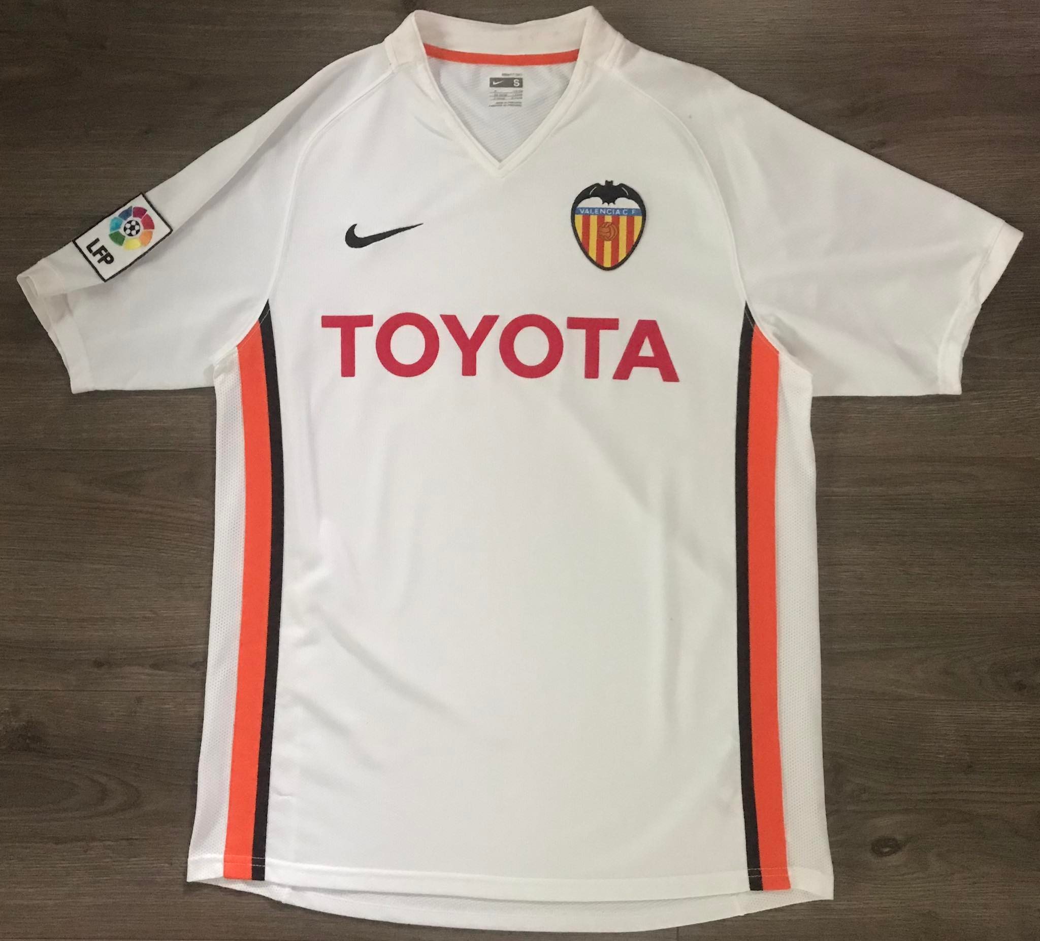 เสื้อฟุตบอล ทีมสโมสรบาเลนเซีย ชุดเหย้า 2006/07 S-Size / VALENCIA Football Shirt Home Kit 2006/07 Jersey S-Size