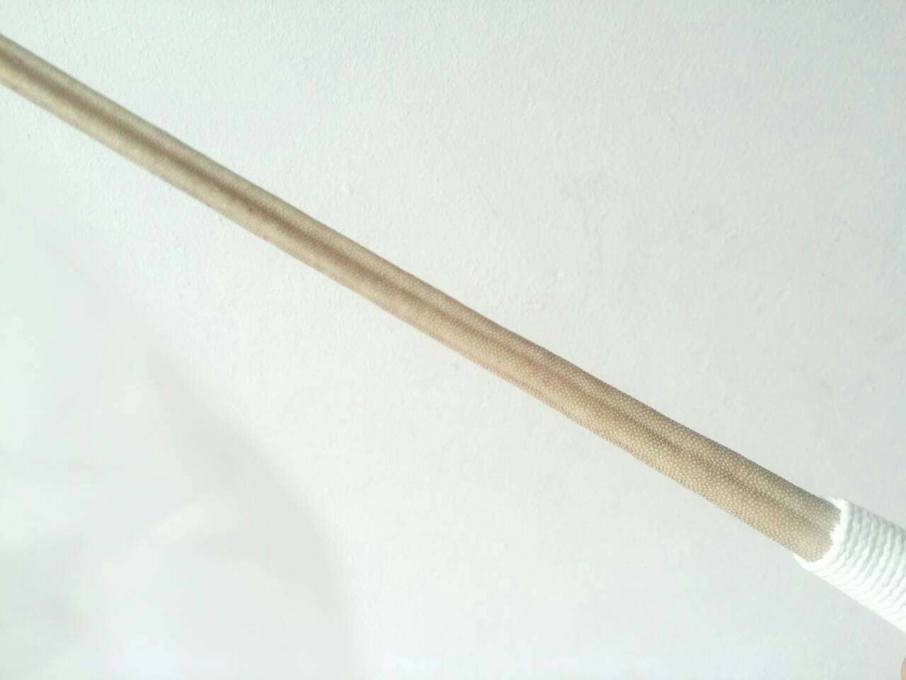 หางปลากระเบน แส้ปลากระเบน หางกระเบน ด้ามพันเชือกสวยงาม ความยาวประมาณ 1 เมตร