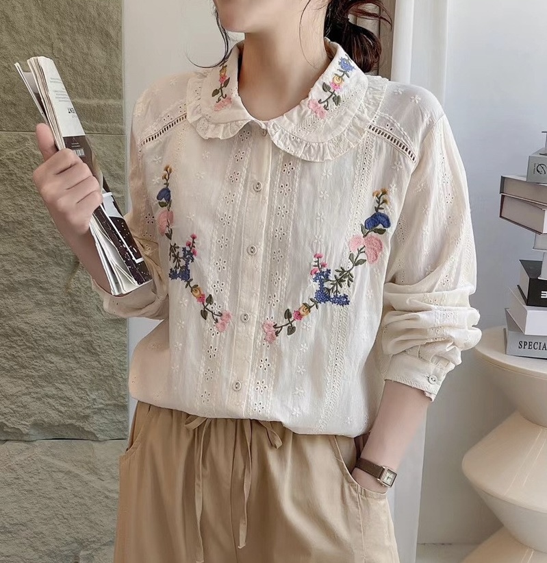 เสื้อคอบัวผ้าลูกไม้ลายปัก