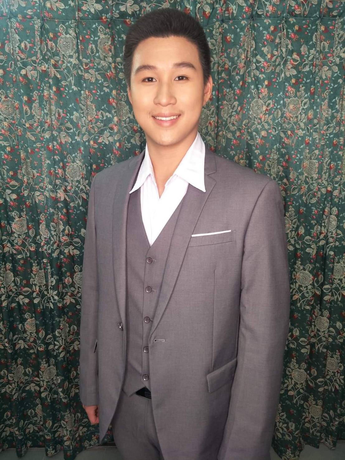 พร้อมเช่า ชุดสูทชาย สีเทาเข้ม เข้ารูป พร้อมเสื้อกั๊ก