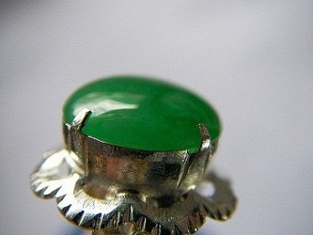 หยกพม่า jadeite หรือ jade เนื้อแก้วน้ำผึ้ง ออกเขียวกลาง ขนาด 9.07x9.81x3.08 mm. นน. 2.44 ct. ราคาโทรถาม