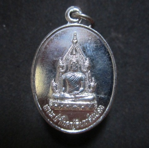 เหรียญกะหลั่ยเงิน พระเจ้าใหญ่อินแปลง วัดมหาวนาราม จ.อุบลราชธานี ปี2546 รุ่นเสาร์5 องค์ที่3คับ