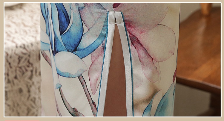 Pre-order กี่เพ้า สีเหลือง ลายดอกไม้สีฟ้า ผ่าข้าง กุ๊นขอบอย่างดี