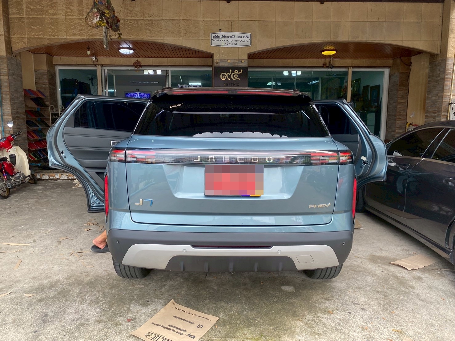 พรมปูพื้นรถยนต์ Omoda Jaecoo7 PHEV (โอโมด้า เจคลู 7) ปูพรมVVIP สีดำด้ายทอง เต็มคัน