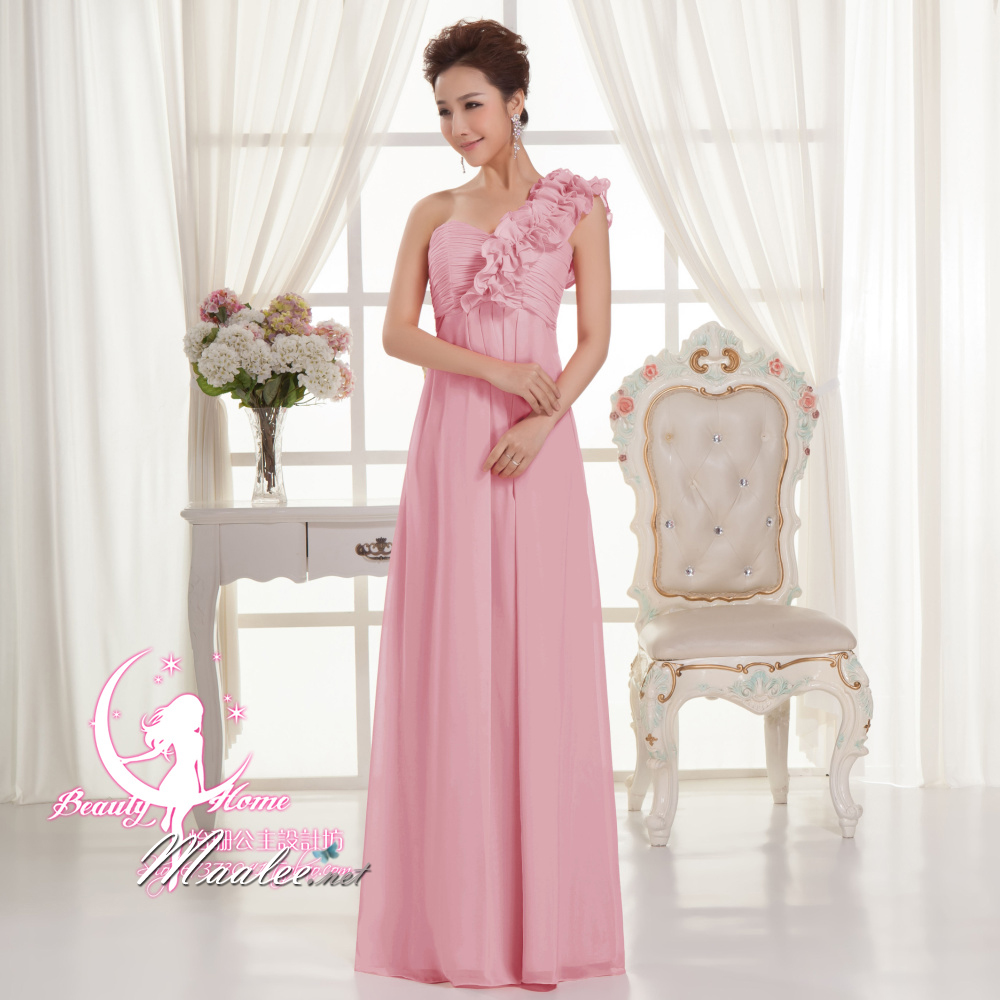 พร้อมเช่า ชุดราตรียาว ไหล่เดียว จับเดรปหน้าอก แต่งระบายช่วงไหล่ สี Nude