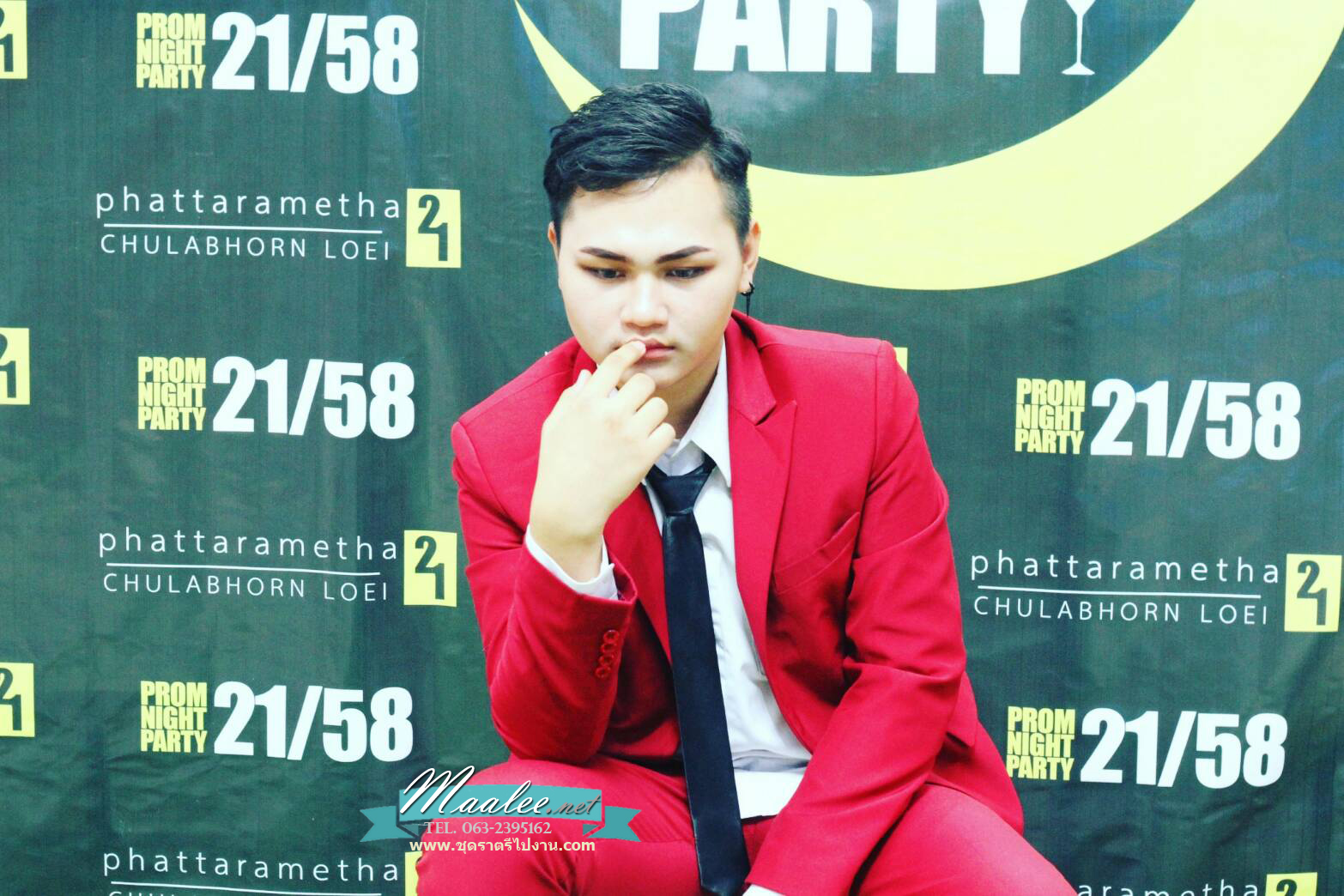 พร้อมเช่า ชุดสูทชาย สีไวน์แดง เข้ารูป พร้อมเสื้อกั๊ก