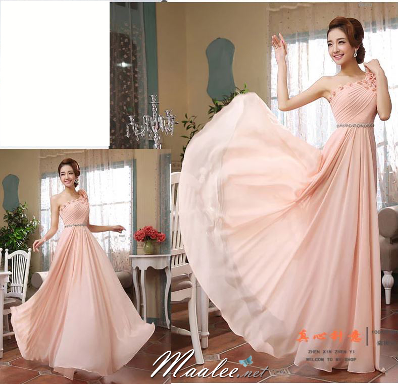 พร้อมเช่า ชุดราตรียาว ไหล่เดียว ผ้าชีฟองคาดเพชรที่เอว แต่งดอกสวย สีเหลือง