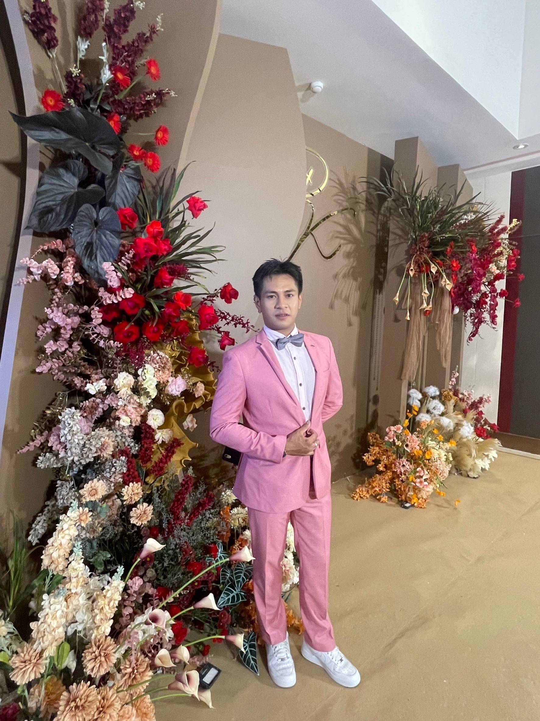 พร้อมเช่า ชุดสูทชาย สูทสีชมพู สีปูน Dusty Rose (ไม่มีเสื้อกั๊ก)