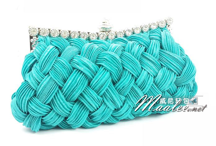 Evening Clutch กระเป๋าออกงาน สีฟ้าน้ำทะเล อัดพลีทลายสาน สายโซ่สั้นยาว