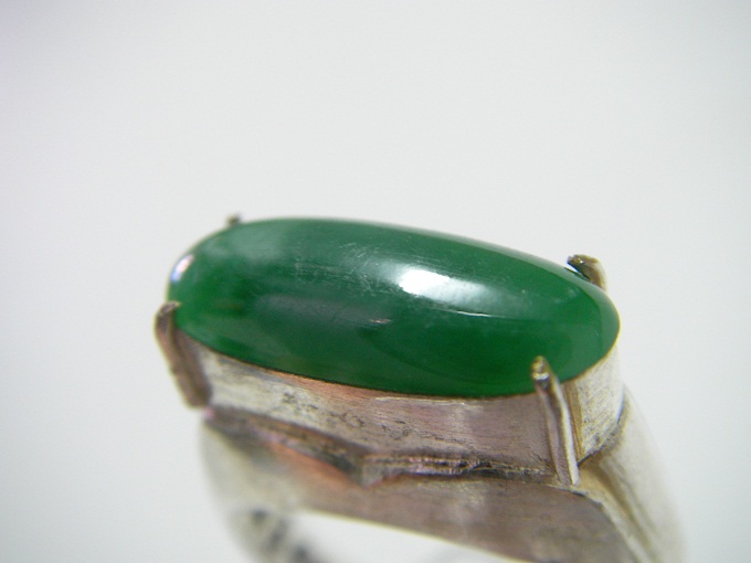 ชื่อสินค้า: หยกพม่า jadeite หรือ jade เนื้อแก้ว เขียวกลาง ทรงหมอนยาว ขนาด 16.07x6.67x2.56 mm. นน.2.43 ct. ราคาโทรถาม