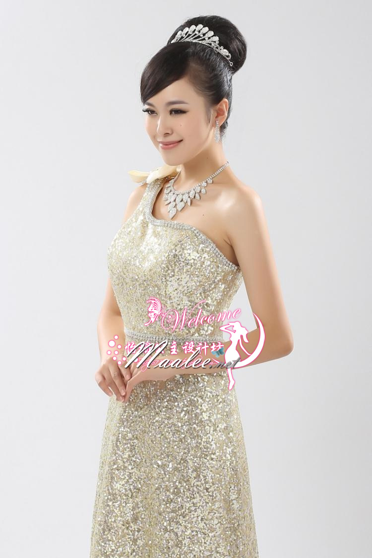 พร้อมเช่า ชุดราตรียาว ไหล่เฉียง สี Champagne ปักเลื่อมทั้งตัว แต่งคริสตัลช่วงคอ