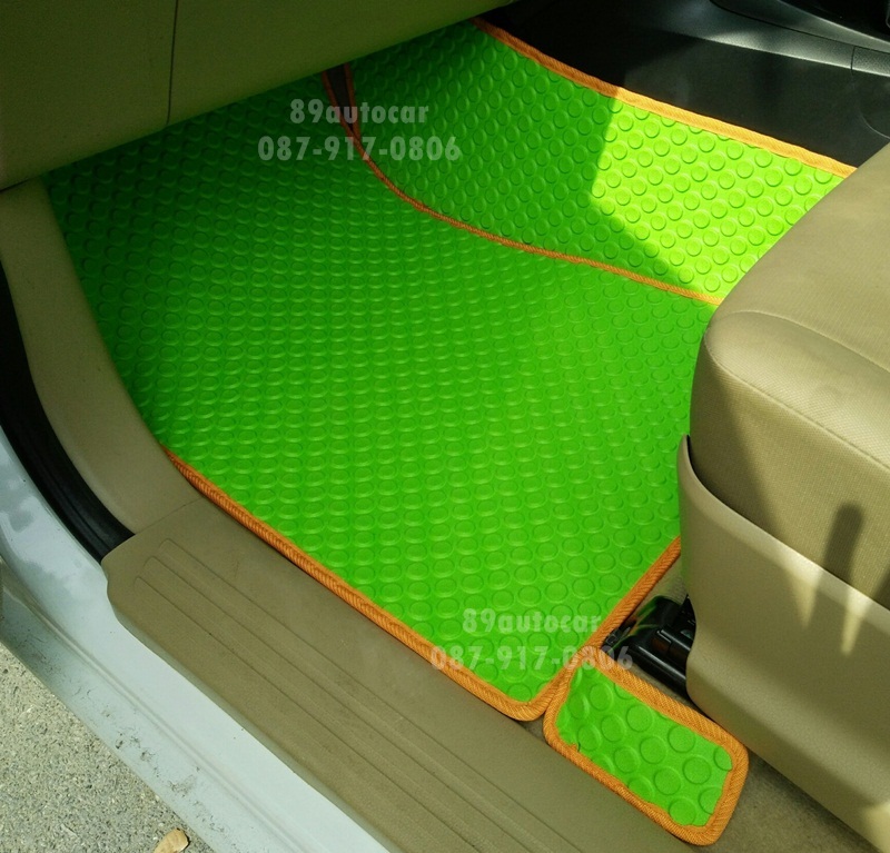 ขายยางปูพื้นรถเข้ารูป Isuzu D-Max 2012-2017 4 ประตู ลายกระดุมสีเขียวขอบส้ม