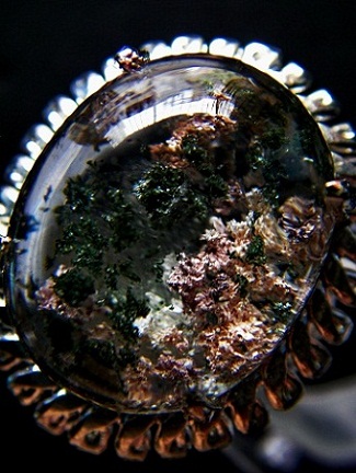 QU0037 แก้วปวกวรรณสาม(ปวกลอย เป็นแก้วหายาก)ประกอบพร้อมสามวรรณะ คือปวกทอง ปวกเขียวและปวกแดง(ปวกครั่ง)ขนาดแก้ว15.65x19.43x9.77มม. น้ำหนัก20.49ct.แหวน53