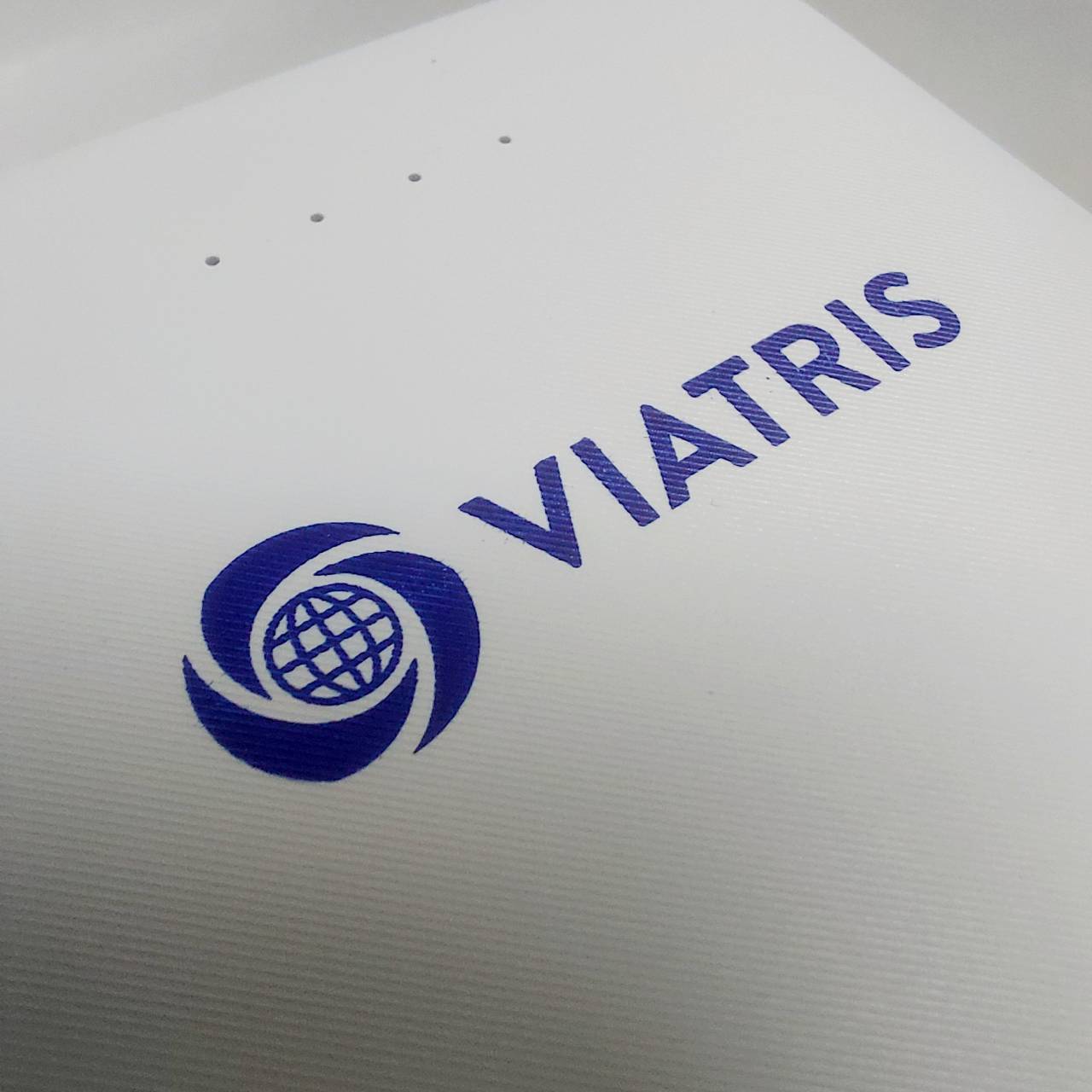 สกรีนโลโก้แบตเตอร์รี่สำรอง viatris