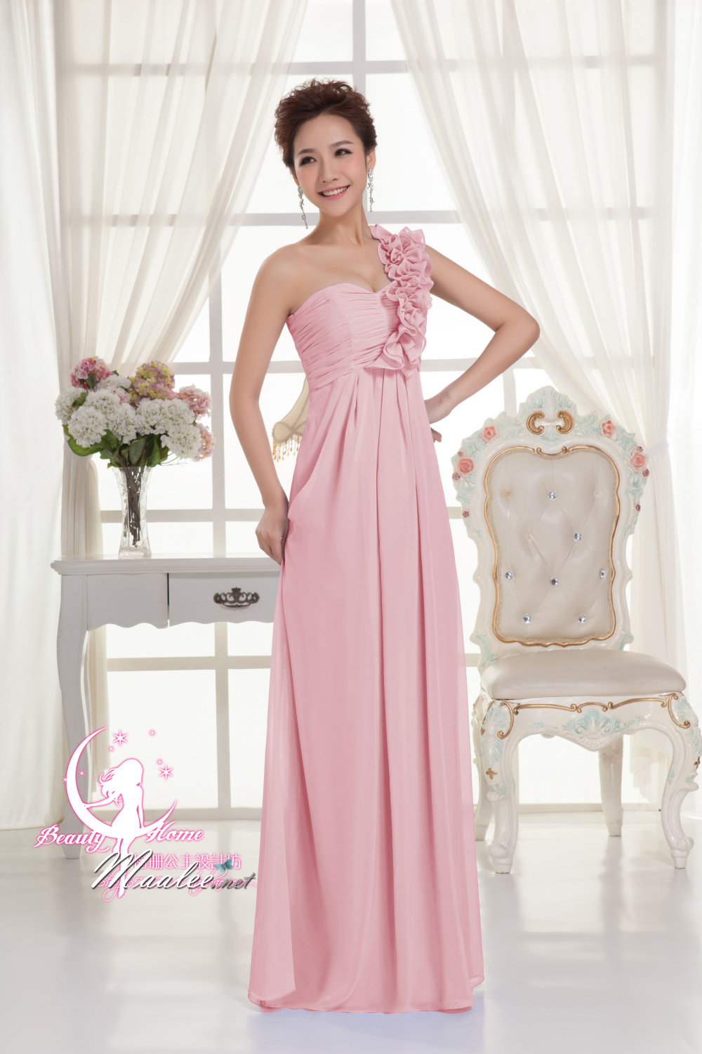 พร้อมเช่า ชุดราตรียาว ไหล่เดียว จับเดรปหน้าอก แต่งระบายช่วงไหล่ สี Nude