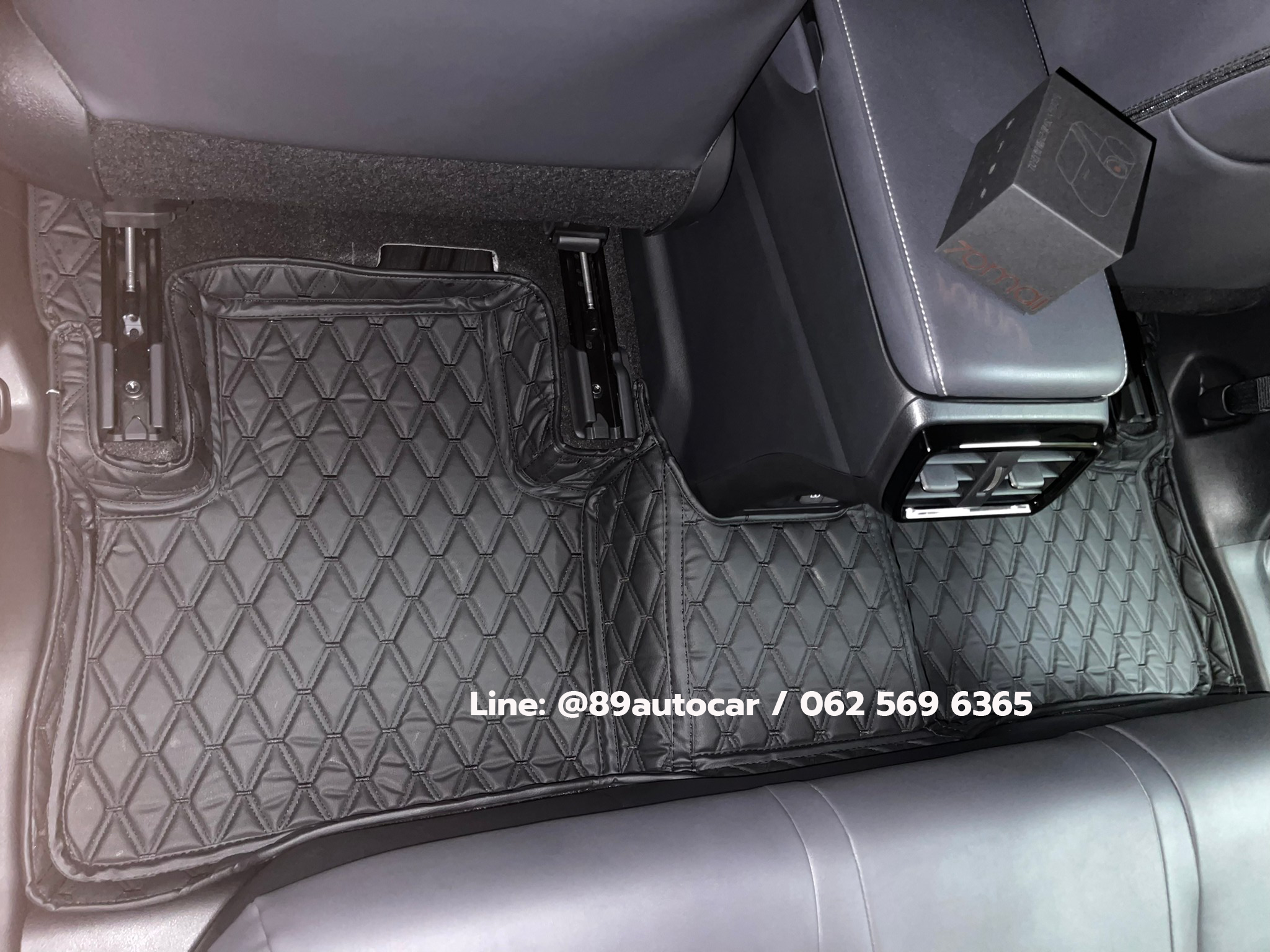 พรมปูพื้นรถยนต์ Lexus NX350h ปูพรมVVIP สีดำด้ายดำ เต็มคัน