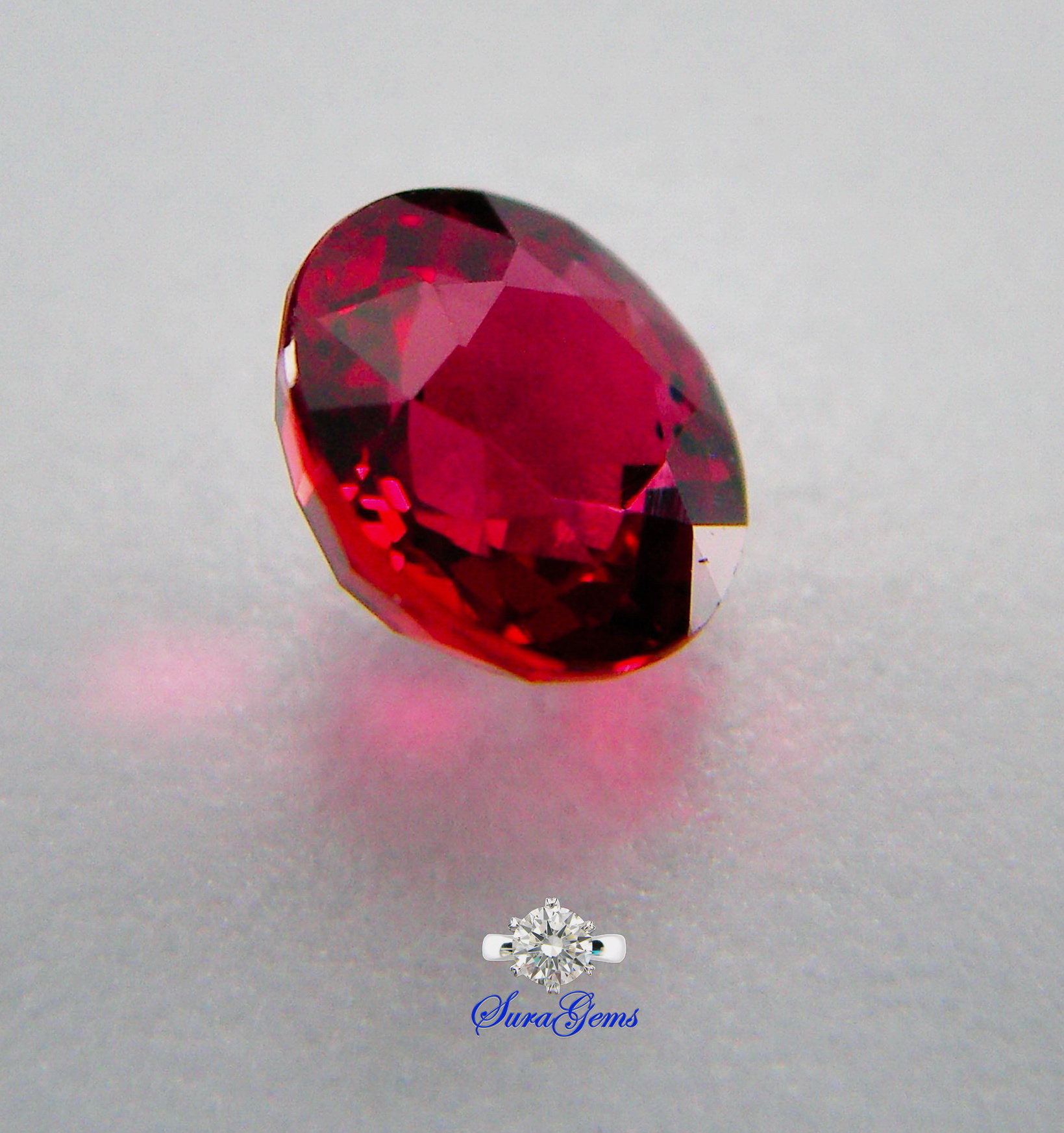 ซองเจีย(Songea Sapphire)พลอยตระกูล sapphire เป็นพลอยเนื้อแข็ง ที่มีความสวยงาม จากประเทศแทนซาเนีย ความสะอาด IF-VVS ขนาด 6x3.8 mm.น้ำหนัก 1.25 ct.