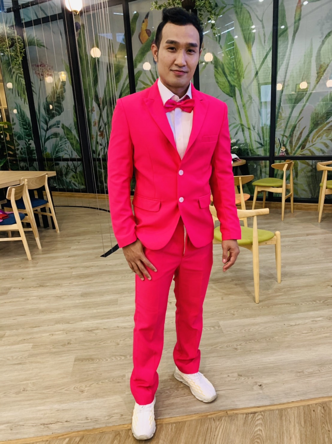 พร้อมเช่า ชุดสูทชาย สี Hot Pink สูท 2 กระดุม ไม่มีกั๊ก