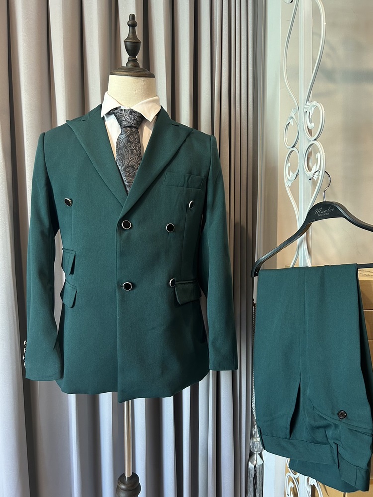 พร้อมเช่า ชุดสูทชาย สีเขียวเข้ม 4 กระดุม (ไม่มีเสื้อกั๊ก)