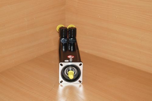 SERVO MOTOR " SCHNEIDER " รุ่น SH30702P01F2000