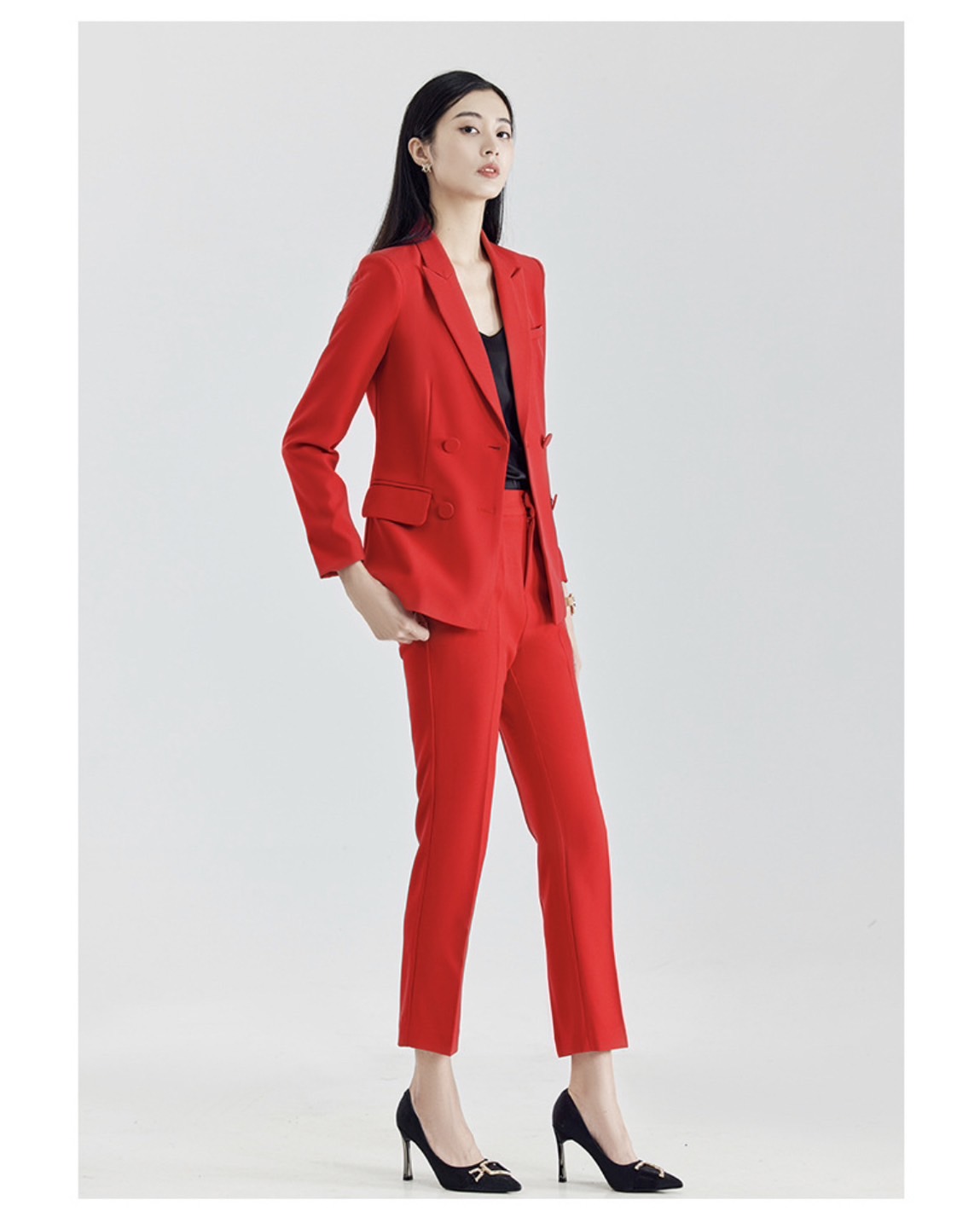 พร้อมเช่า สูทหญิง สูทสีแดงสด ทรงเข้ารูป สูทแฟชั่น สูท4 กระดุม