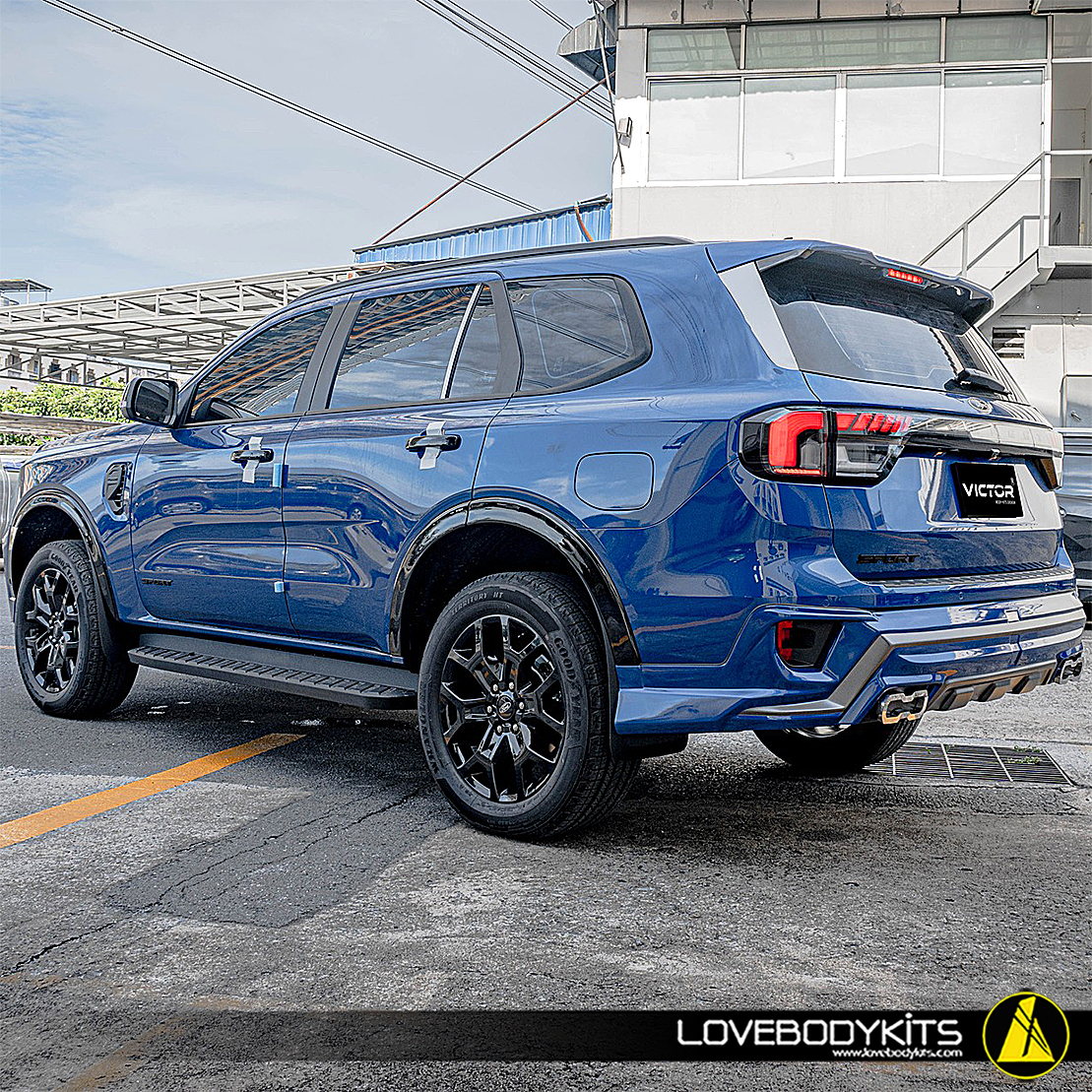 ชุดแต่ง VICTOR V1 : EVEREST 2023