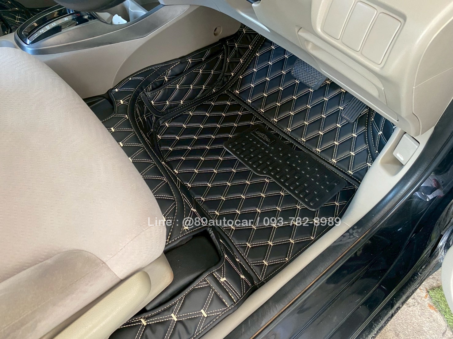 พรมรถ Honda City ปี 2012 ปูพรมVVIP ด้ายคู่ สีดำด้ายทอง + ท้าย เต็มคัน