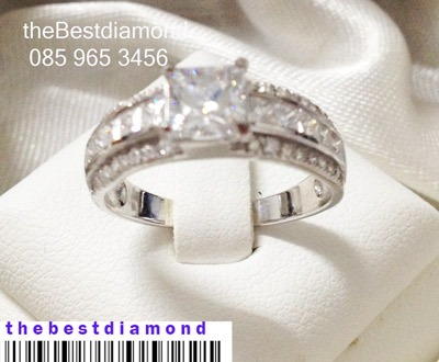 BR235RD+++แหวนเพชรcz สี่เหลี่ยม บ่าข้าง3แถว ดูดี เหมือนออกจากร้านจิว ไฮโซ สุดๆๆ ดูดีมีดีไซน์ เพชรเหลี่ยม Heart&Arrow
