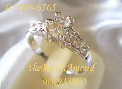 +++แหวนสไตน์ Modern สวยมากๆๆๆค่ะ เพชรสี่เหลี่ยม วางแบบขั้นบันไดค่ะ กำลัง InTrend ในต่างประเทศค่ะ BR933RD+++